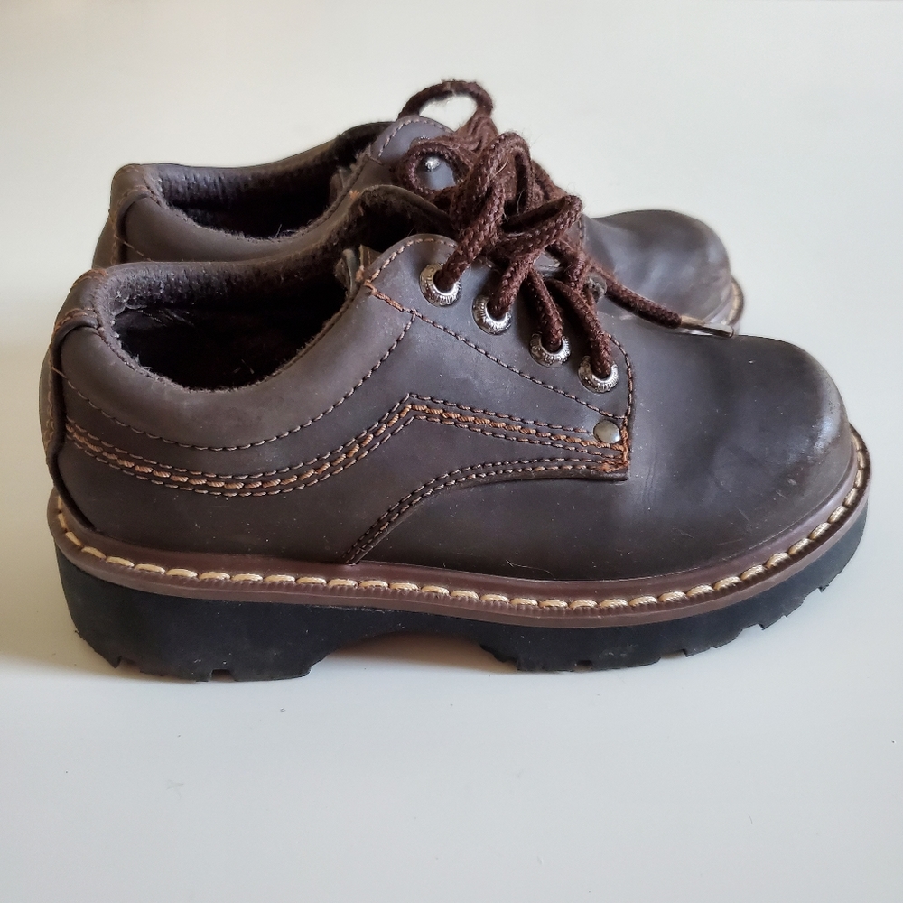 Chunky brown lace up boys casual shoes